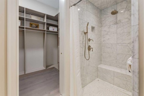 5812 Baroc Road Nw, Calgary, AB - Indoor Photo Showing Bathroom
