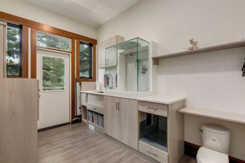 5812 Baroc Road Nw, Calgary, AB - Indoor Photo Showing Bathroom
