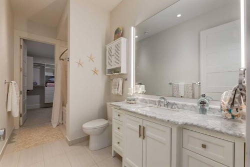 5812 Baroc Road Nw, Calgary, AB - Indoor Photo Showing Bathroom