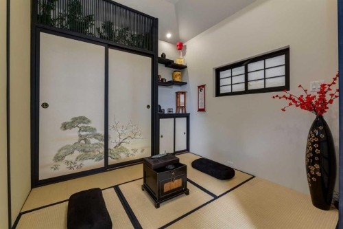 5812 Baroc Road Nw, Calgary, AB - Indoor Photo Showing Other Room