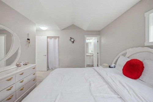 427 Redstone View Ne, Calgary, AB - Indoor Photo Showing Bedroom