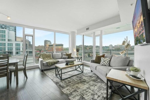 402-519 Riverfront Avenue Se, Calgary, AB - Indoor Photo Showing Living Room