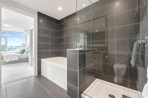 402-519 Riverfront Avenue Se, Calgary, AB - Indoor Photo Showing Bathroom