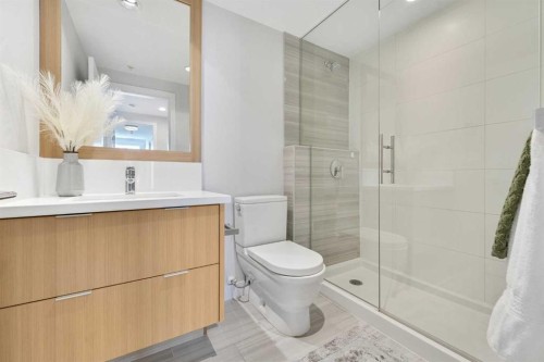 402-519 Riverfront Avenue Se, Calgary, AB - Indoor Photo Showing Bathroom