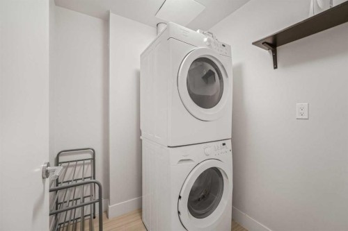 402-519 Riverfront Avenue Se, Calgary, AB - Indoor Photo Showing Laundry Room