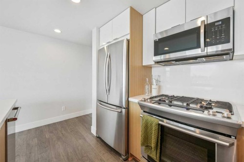 402-519 Riverfront Avenue Se, Calgary, AB - Indoor Photo Showing Kitchen With Stainless Steel Kitchen