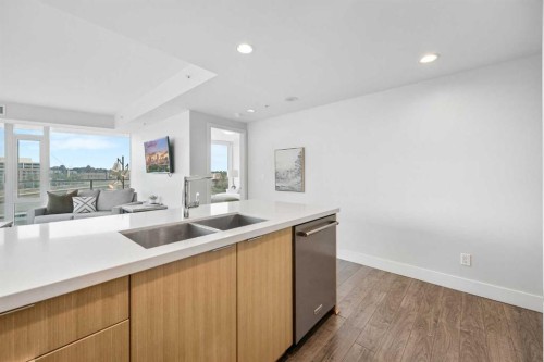 402-519 Riverfront Avenue Se, Calgary, AB - Indoor Photo Showing Kitchen With Double Sink