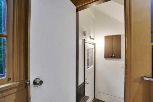 2131 16A Street Sw, Calgary, AB - Indoor
