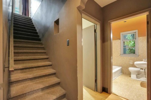 2131 16A Street Sw, Calgary, AB - Indoor Photo Showing Other Room