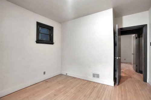 2131 16A Street Sw, Calgary, AB - Indoor Photo Showing Other Room