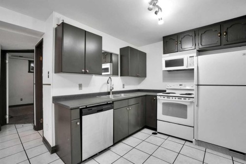 2131 16A Street Sw, Calgary, AB - Indoor Photo Showing Kitchen