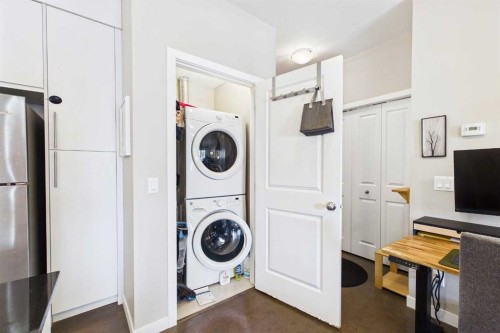 4101-5305 32 Avenue Sw, Calgary, AB - Indoor Photo Showing Laundry Room