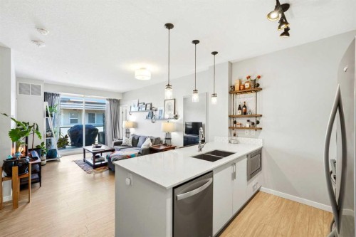 618-122 Mahogany Centre Se, Calgary, AB - Indoor Photo Showing Kitchen With Double Sink With Upgraded Kitchen