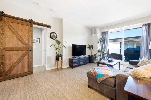 618-122 Mahogany Centre Se, Calgary, AB - Indoor Photo Showing Living Room