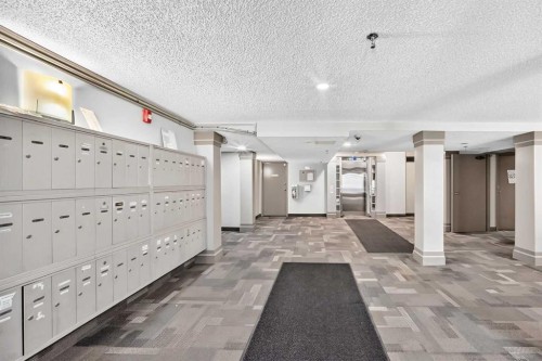 403-647 1 Avenue Ne, Calgary, AB - Indoor Photo Showing Other Room