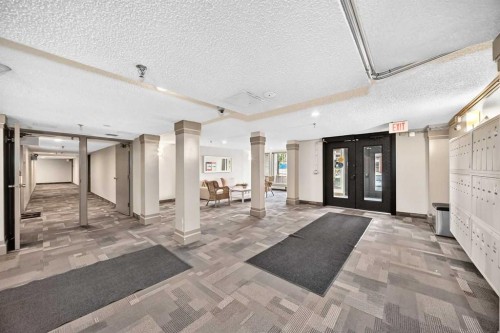 403-647 1 Avenue Ne, Calgary, AB - Indoor Photo Showing Other Room