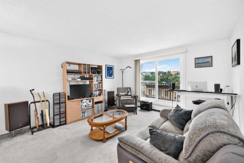 403-647 1 Avenue Ne, Calgary, AB - Indoor Photo Showing Living Room