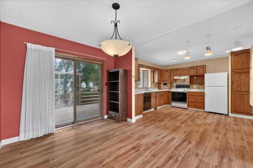 714 9 Avenue Se, High River, AB - Indoor Photo Showing Kitchen