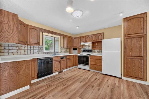 714 9 Avenue Se, High River, AB - Indoor Photo Showing Kitchen