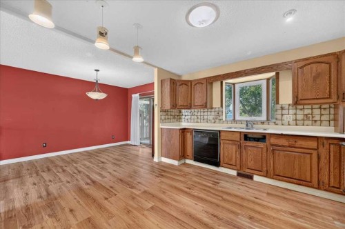 714 9 Avenue Se, High River, AB - Indoor Photo Showing Kitchen With Double Sink