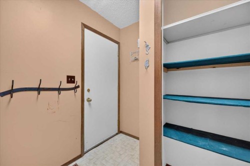 714 9 Avenue Se, High River, AB - Indoor Photo Showing Other Room