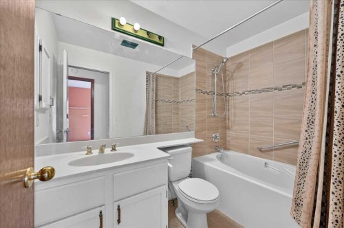714 9 Avenue Se, High River, AB - Indoor Photo Showing Bathroom