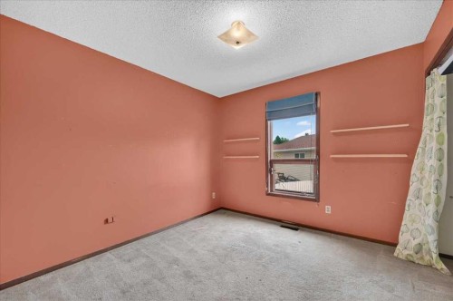 714 9 Avenue Se, High River, AB - Indoor Photo Showing Other Room