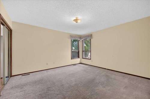 714 9 Avenue Se, High River, AB - Indoor Photo Showing Other Room
