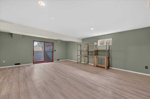 714 9 Avenue Se, High River, AB - Indoor Photo Showing Other Room