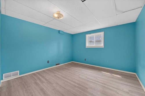 714 9 Avenue Se, High River, AB - Indoor Photo Showing Other Room