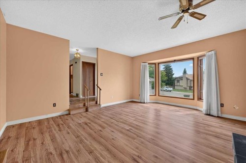 714 9 Avenue Se, High River, AB - Indoor Photo Showing Other Room