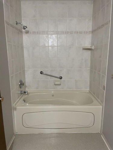 160 Hawkwood Way Nw, Calgary, AB - Indoor Photo Showing Bathroom
