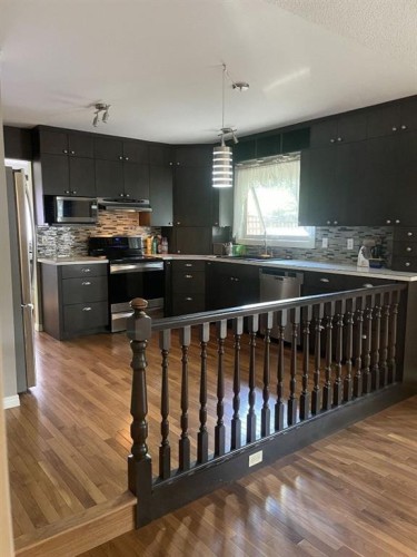 160 Hawkwood Way Nw, Calgary, AB - Indoor Photo Showing Kitchen