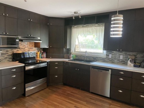 160 Hawkwood Way Nw, Calgary, AB - Indoor Photo Showing Kitchen