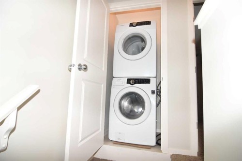 43 Kinlea Common Nw, Calgary, AB - Indoor Photo Showing Laundry Room