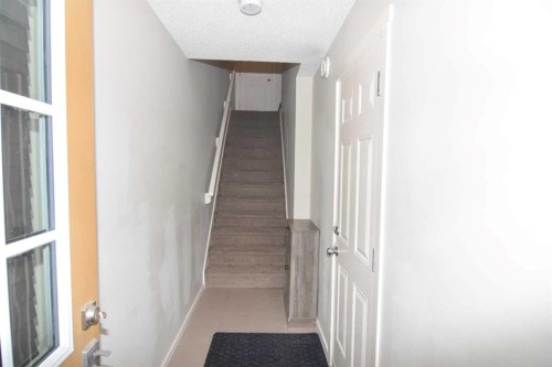43 Kinlea Common Nw, Calgary, AB - Indoor Photo Showing Other Room