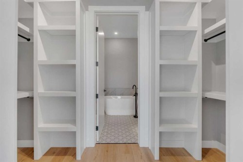 282 Muirfield Crescent, Lyalta, AB - Indoor With Storage