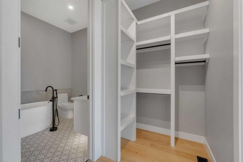 282 Muirfield Crescent, Lyalta, AB - Indoor With Storage