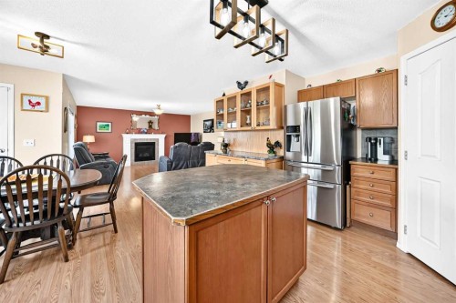 325 Luxstone Green Sw, Airdrie, AB - Indoor Photo Showing Kitchen With Stainless Steel Kitchen