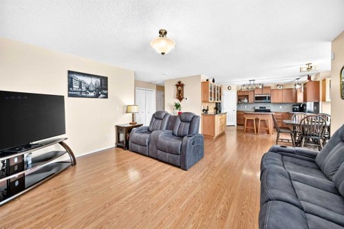 325 Luxstone Green Sw, Airdrie, AB - Indoor Photo Showing Living Room