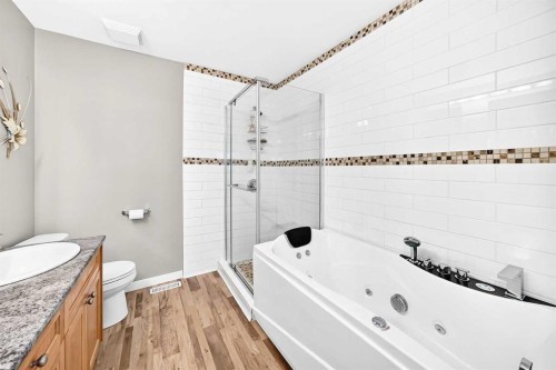 325 Luxstone Green Sw, Airdrie, AB - Indoor Photo Showing Bathroom