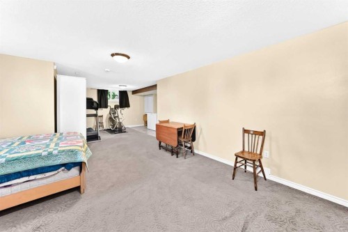 325 Luxstone Green Sw, Airdrie, AB - Indoor Photo Showing Bedroom