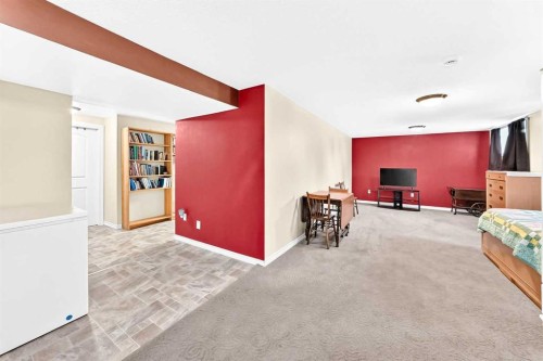 325 Luxstone Green Sw, Airdrie, AB - Indoor Photo Showing Other Room