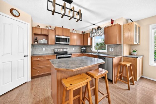325 Luxstone Green Sw, Airdrie, AB - Indoor Photo Showing Kitchen With Double Sink