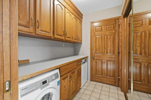 119 Strathbury Bay Sw, Calgary, AB - Indoor Photo Showing Laundry Room