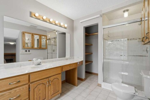 119 Strathbury Bay Sw, Calgary, AB - Indoor Photo Showing Bathroom