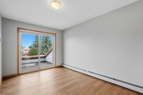 119 Strathbury Bay Sw, Calgary, AB - Indoor Photo Showing Other Room