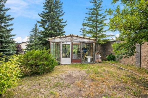 119 Strathbury Bay Sw, Calgary, AB - Outdoor