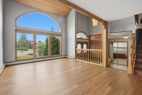 119 Strathbury Bay Sw, Calgary, AB - Indoor