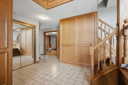 119 Strathbury Bay Sw, Calgary, AB - Indoor Photo Showing Other Room